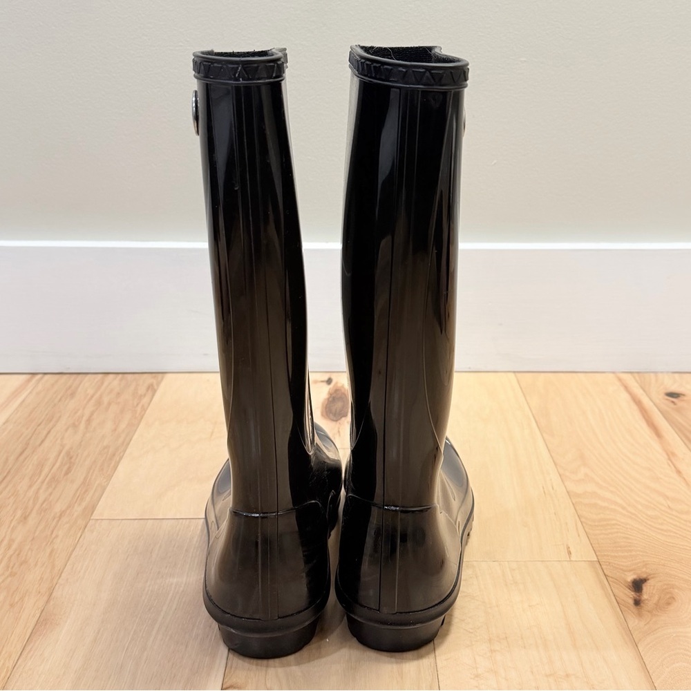 UGG Women’s Shaye Tall Rain Boot - Picture 2 of 8